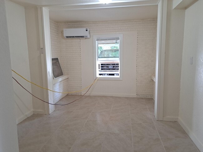 Building Photo - 1306 Iowa Ave