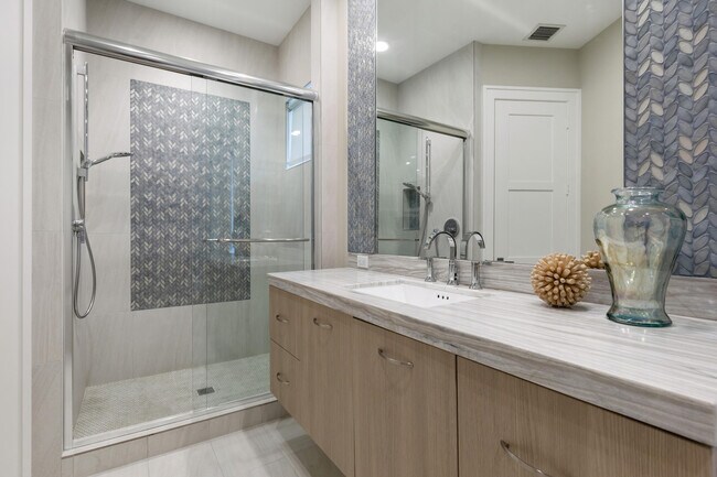 Building Photo - 3211 NE 27th Ave