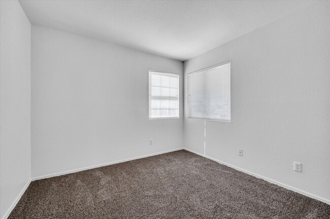 Building Photo - SE!!  Windmill and 215!! Newly remodeled!! All Tile Floors down stairs!! Low Maintenance Desert L...