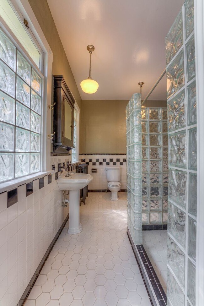 Building Photo - 1195 Dorothy Pl