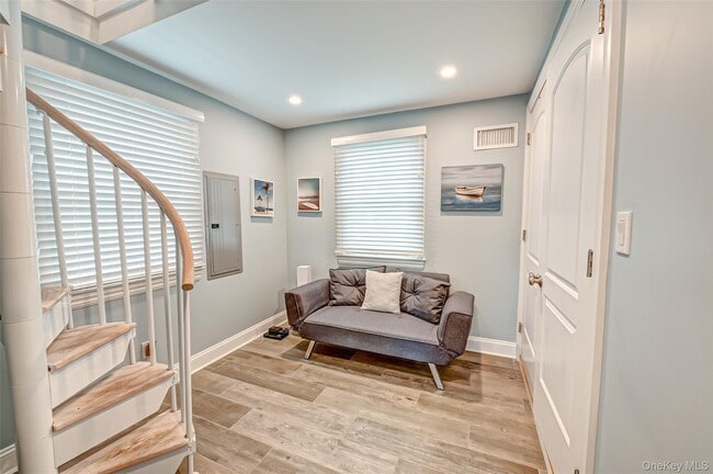 Building Photo - 71 S Bay Dr