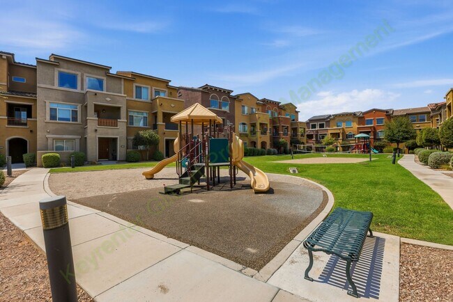 Building Photo - 240 W Juniper Ave