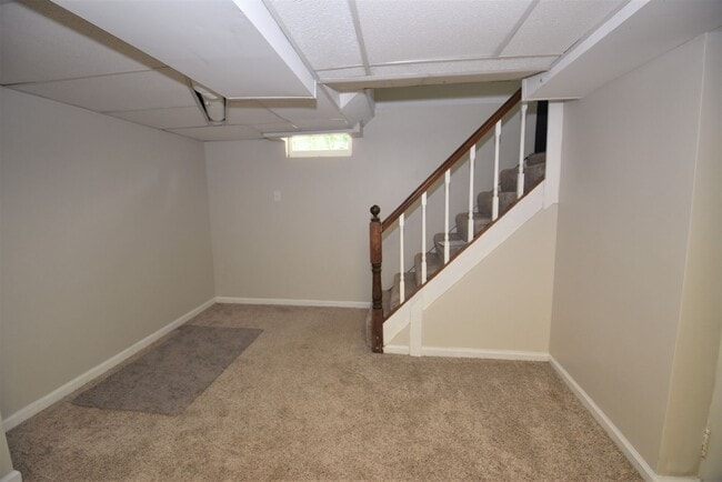 Building Photo - Near Notre Dame  2 Story 3 bedroom with 2 car garage