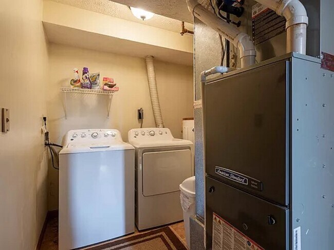 Building Photo - First month's rent FREE!  Three Bedroom Two Bathroom Home