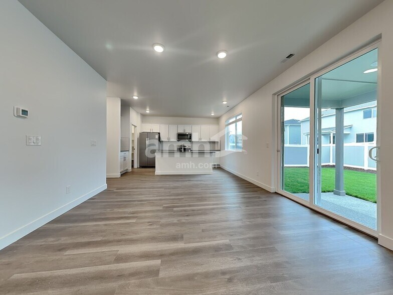 Building Photo - 8007 Katriel Ct SW