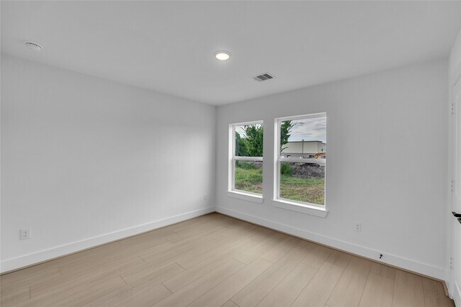 Building Photo - 4320 Avron Dr