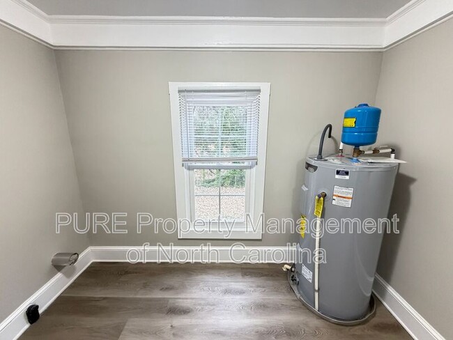 Building Photo - 231 Fairview Dr