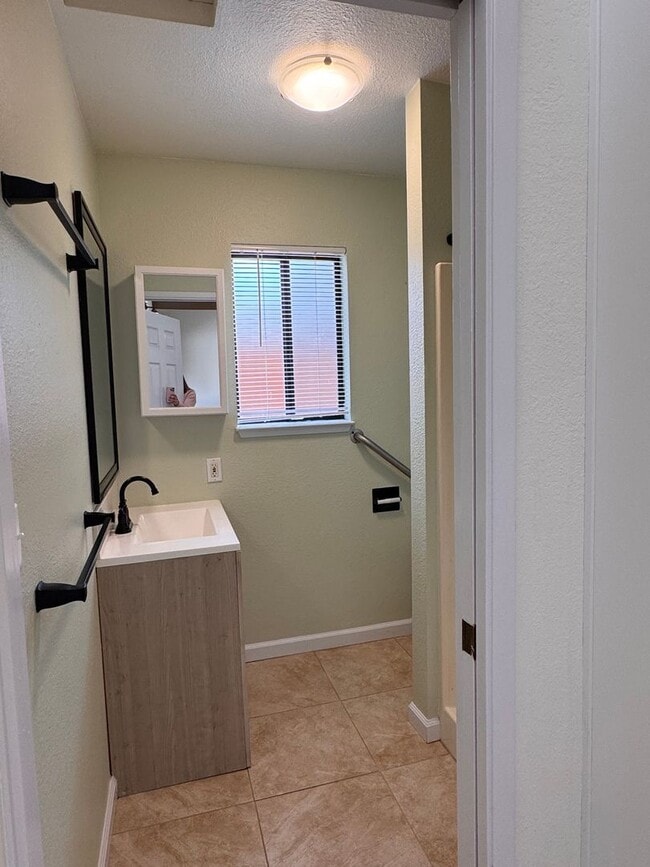 Building Photo - 231 Foresthill Ave