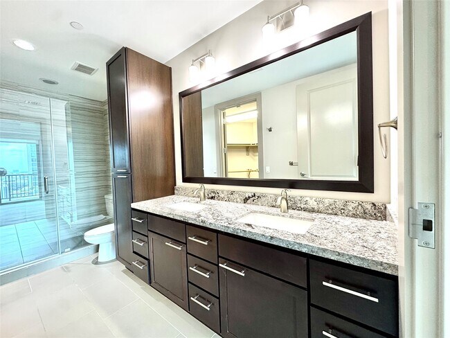 Building Photo - 9787 Katy Fwy