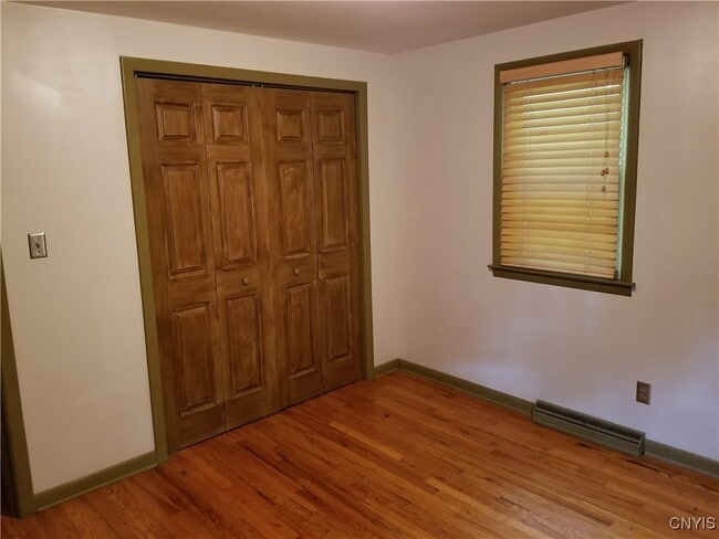 Building Photo - 285 Fellows Ave
