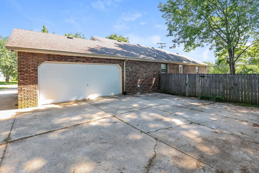 Building Photo - 101 Cedar Bend Ct