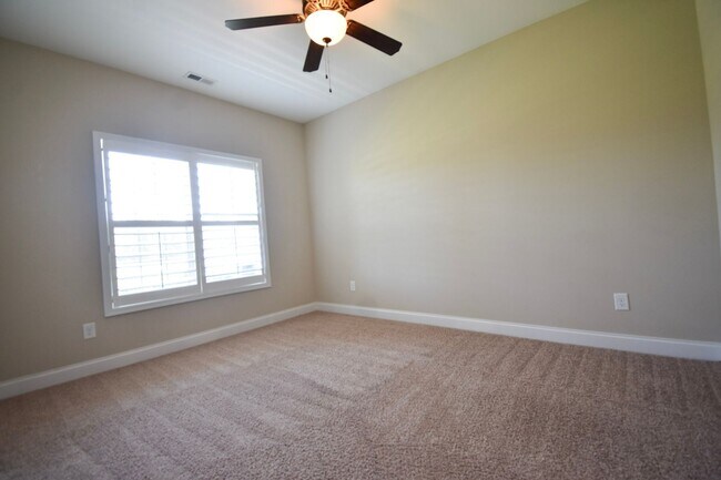 Building Photo - 4 Bedroom 2 Bathroom- Small Pets Considered