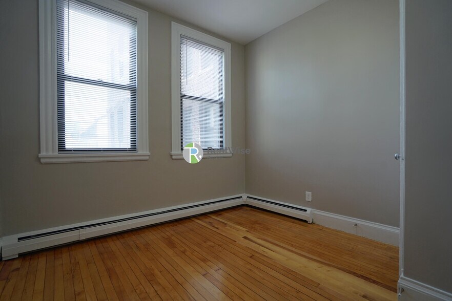 Building Photo - 72 Gardner St