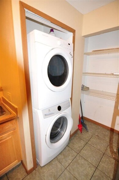 Building Photo - 1144 Morraine View Dr