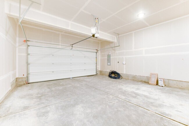 Building Photo - 6130 Crestner Dr SW