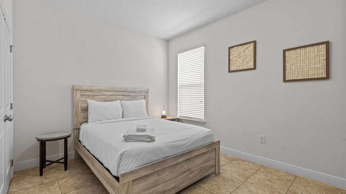 Building Photo - 5266 Wildwood Wy