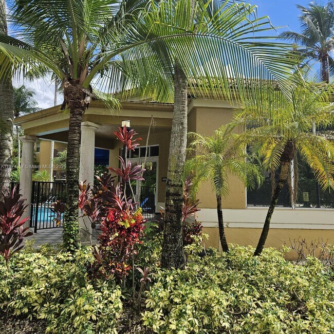 Building Photo - 741 N Pine Island Rd