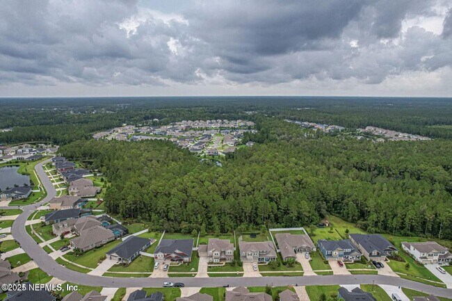 Building Photo - 350 Brambly Vine Dr