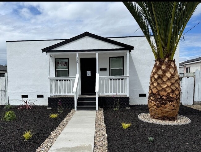 Building Photo - 265 Cherry Dr