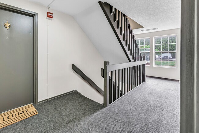 Building Photo - 9 Heather Ridge