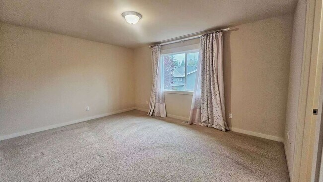 Building Photo - Beautiful 5 Bed 3.5 Bath Home in Redmond R...