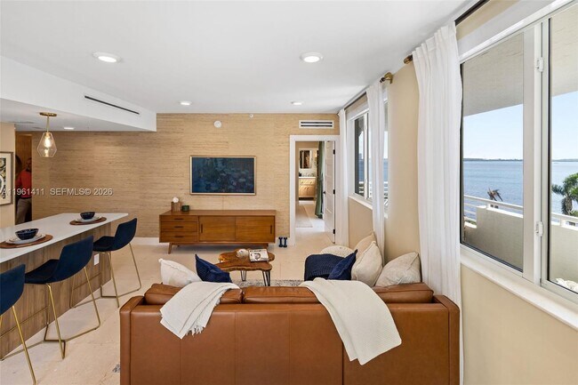 Building Photo - 1402 Brickell Bay Dr