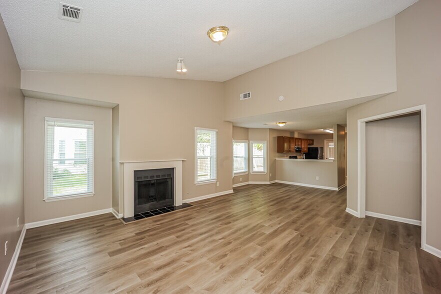 Building Photo - 8062 S Bay Ct