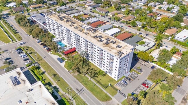 Building Photo - 1251 NE 108th St