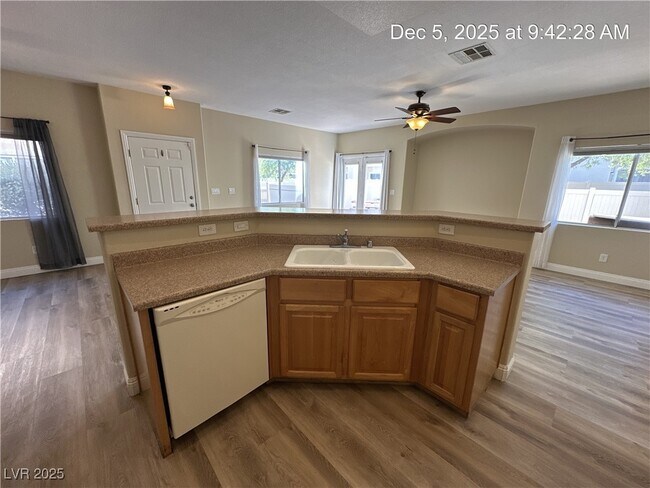 Building Photo - 3413 Robust Robin Pl