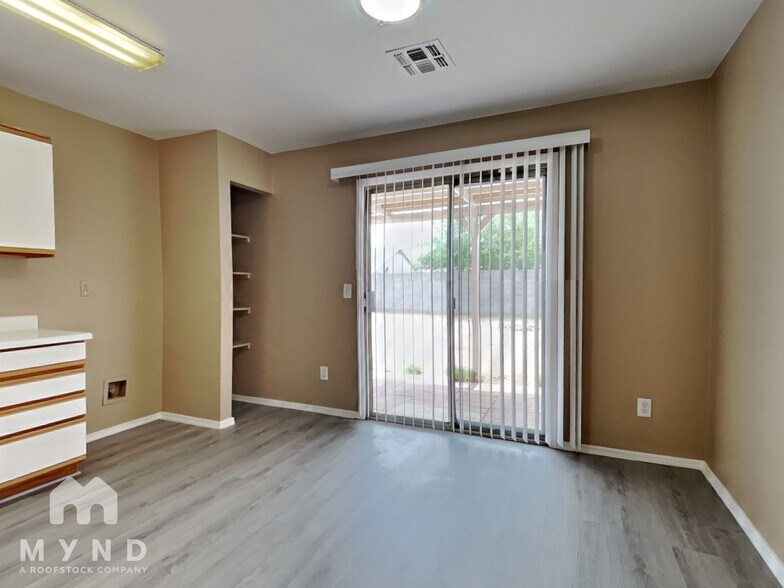 Building Photo - 11793 W Dahlia Dr
