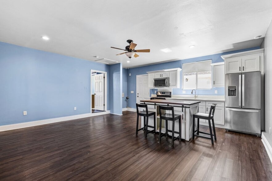 Building Photo - 19403 Welby Way