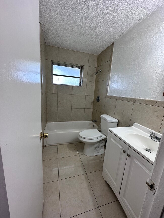 Building Photo - 3760 Riverside Dr