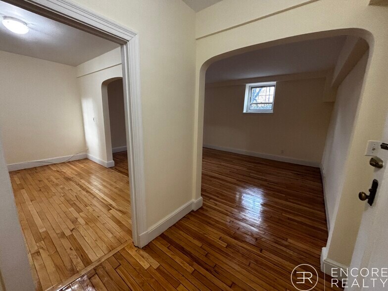 Building Photo - 1555 Beacon St