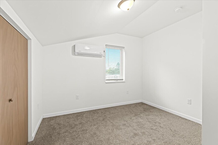 Bedroom 2 - 5640 Trailer Park Dr