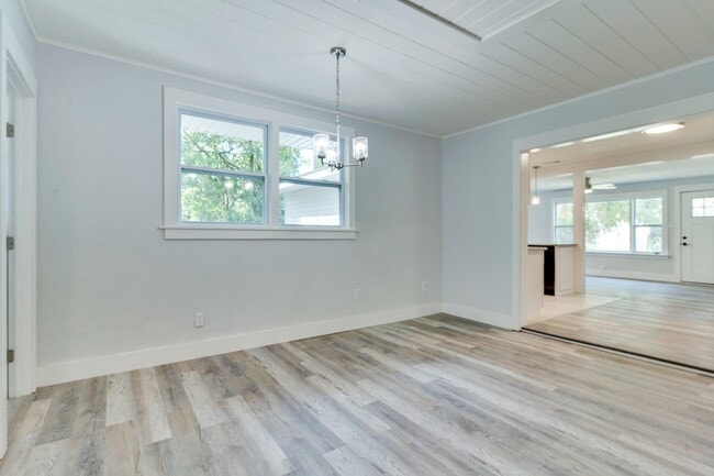 Building Photo - 129 Sioux Trail