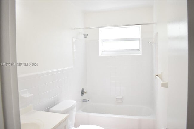 Building Photo - 16851 NE 21st Ave