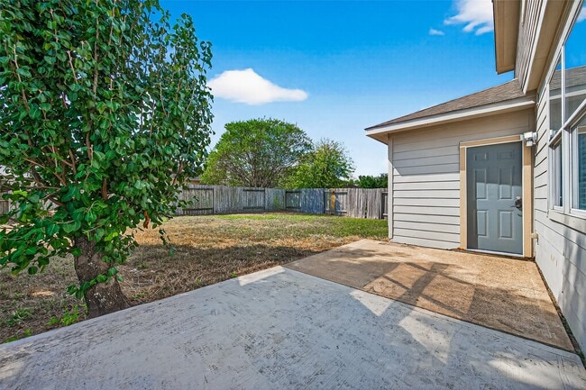 Building Photo - 2111 Castle Gardens Ln