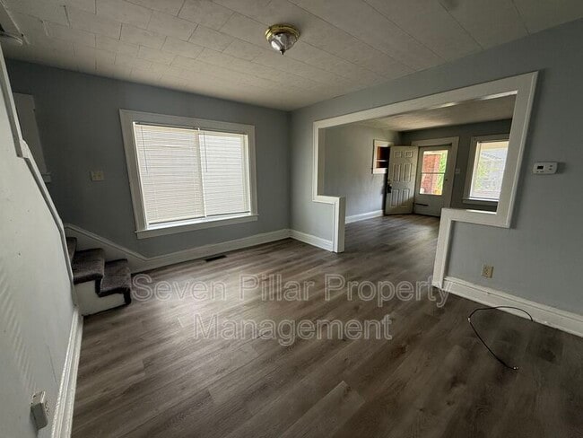 Building Photo - 1044 E 16th Ave
