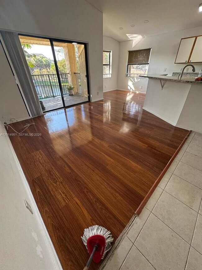 Building Photo - 9999 Summerbreeze Dr