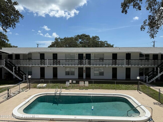 Building Photo - 1432 Parkway Dr