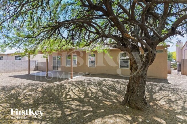 Building Photo - 4099 S Apache Well Dr