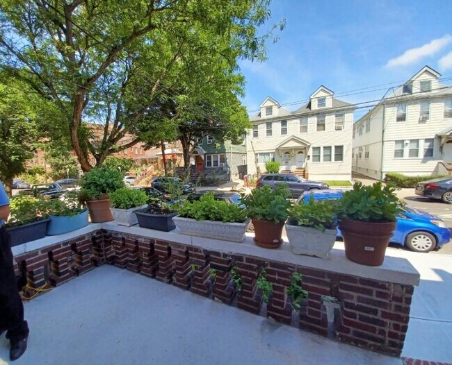 Primary Photo - 3 bedroom in Woodside NY 11377