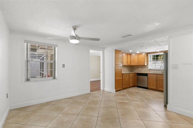 Building Photo - 7114 Parrot Dr