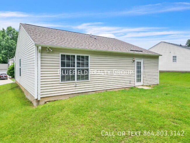 Building Photo - 111 White Willow Ct
