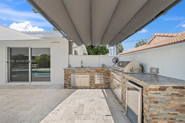 Building Photo - 2816 NE 35th St