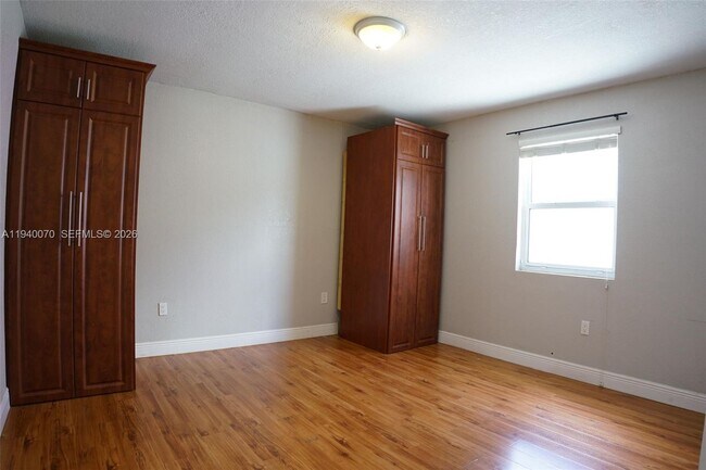 Building Photo - 20301 SW 118th Ave