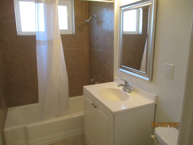 Building Photo - 3227 Altura Ave