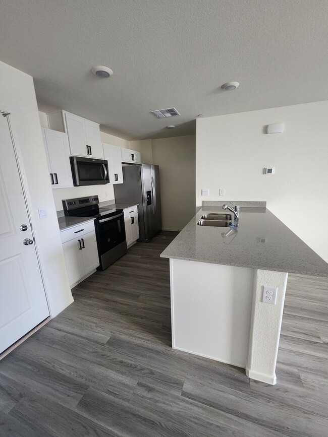 Building Photo - Brand New 3-Bedroom Townhouse with Upgrade...