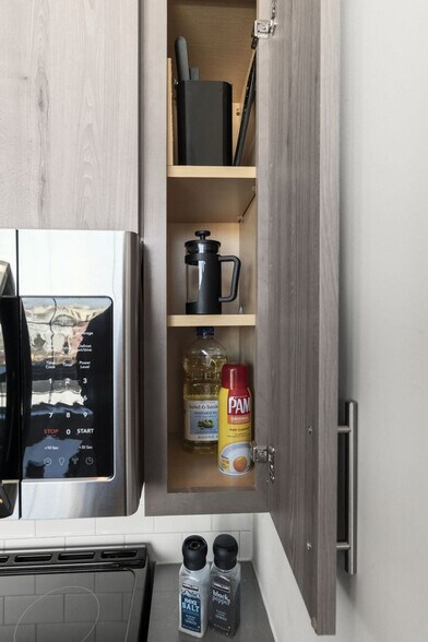 Building Photo - 501 N Perth St