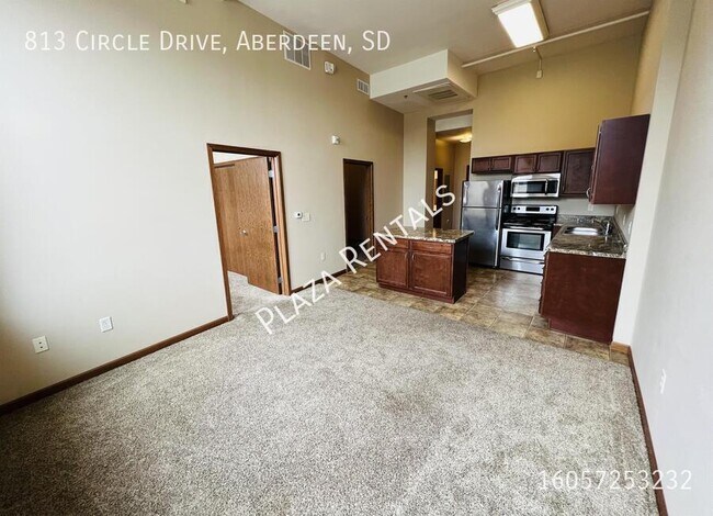 Building Photo - 214 S Kline St